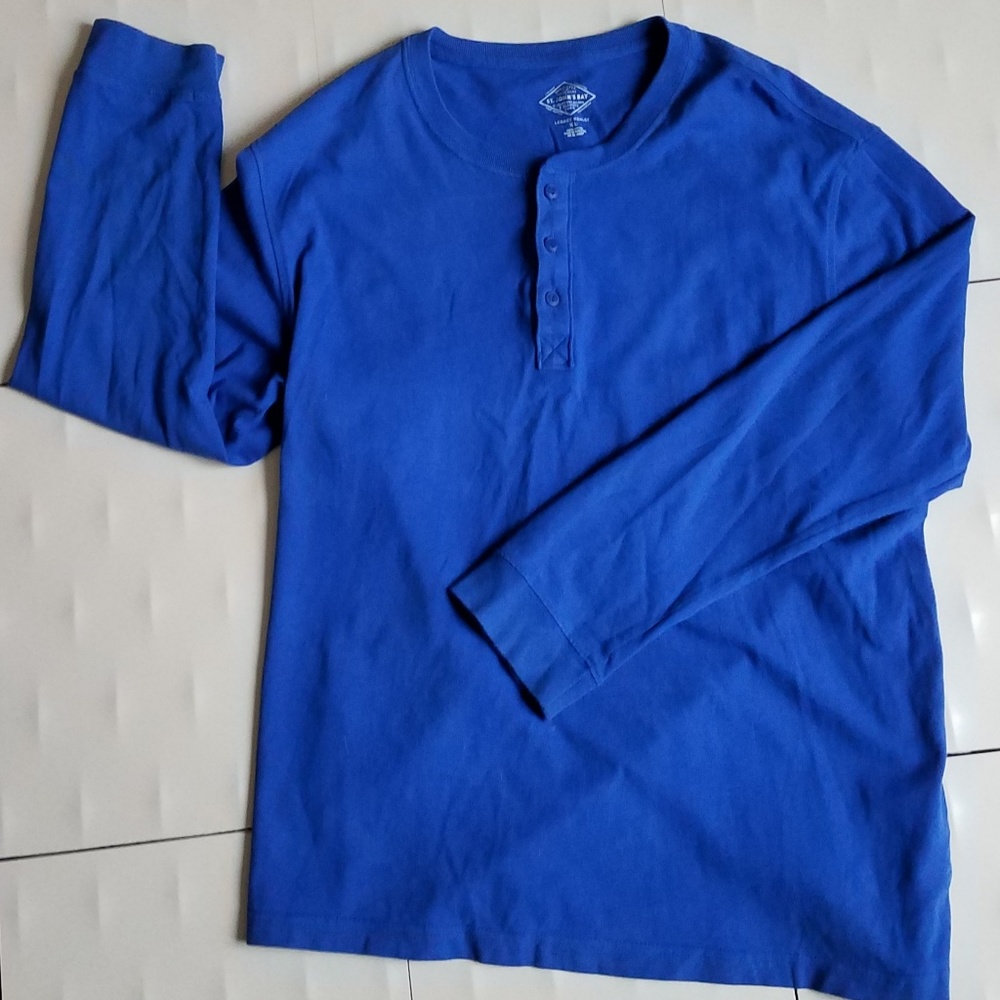 🔴Bundle 2 items for $15🔴 Sweater